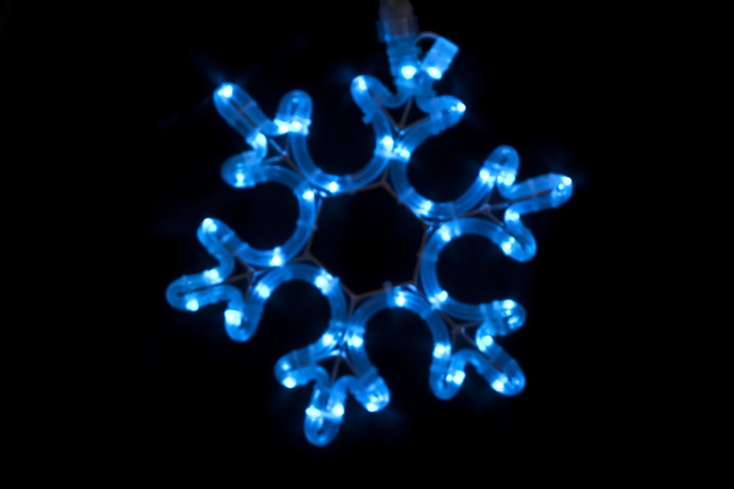 Seasonal Source CSLED8024 LED Rope Light Snowflake, Blue, 24 Inch Yard Outlet